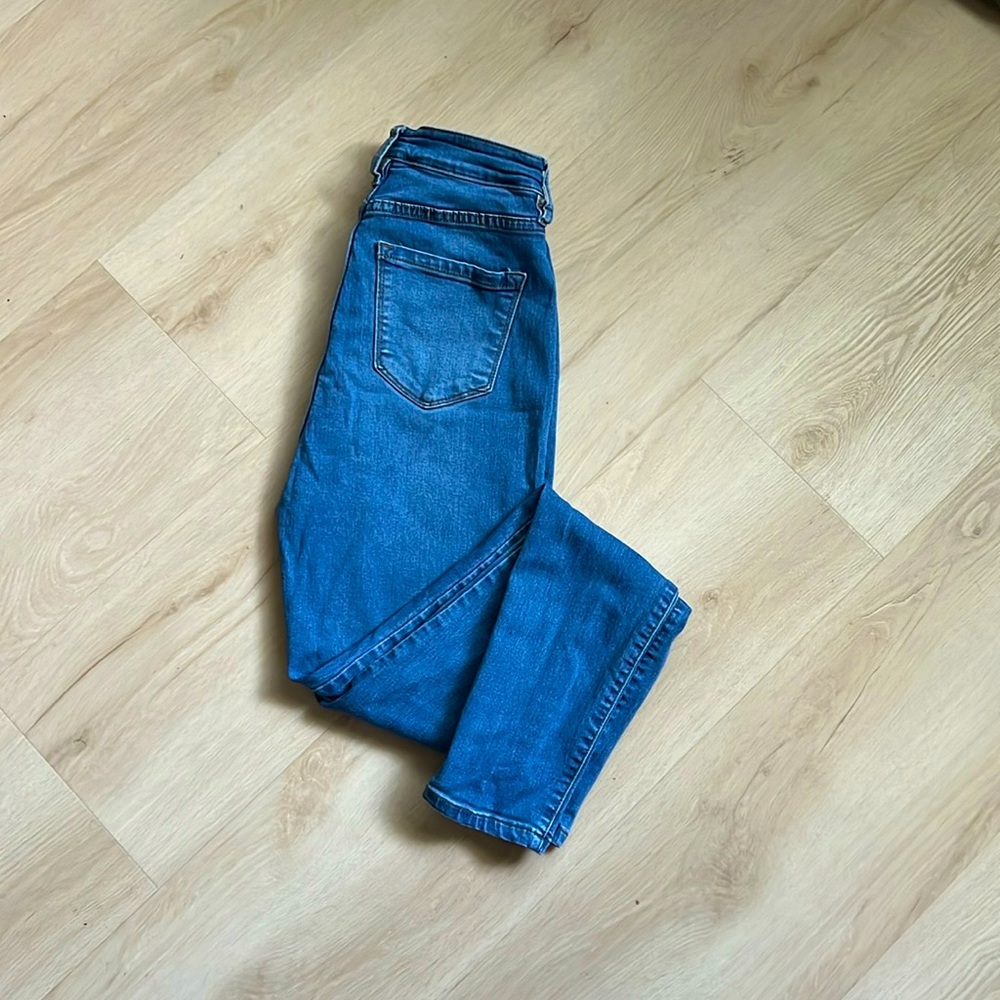 Skinny blue jeans